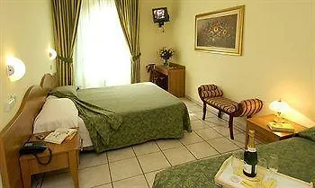 **  Arco Hotel Milán Italia