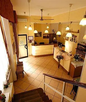 Arco Hotel Milán 2*,