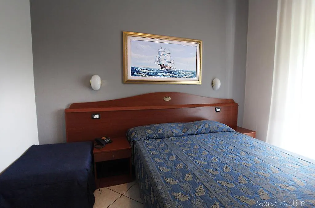 Arco Hotel 2*, Milan